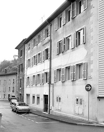 Bâtiment au n° 23 : élévation antérieure, de trois quarts droite. © Yves Sancey / Région Bourgogne-Franche-Comté, Inventaire du patrimoine - 2003