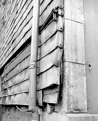 Essentage de tôle sur le mur sud. © Yves Sancey / Région Bourgogne-Franche-Comté, Inventaire du patrimoine - 2003
