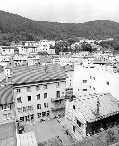 Vue d'ensemble, depuis l'est. © Yves Sancey / Région Bourgogne-Franche-Comté, Inventaire du patrimoine - 2003 Vue d'ensemble, depuis l'est. © Yves Sancey / Région Bourgogne-Franche-Comté, Inventaire du patrimoine - 2003