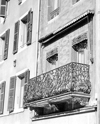 Balcon au premier étage. © Yves Sancey / Région Bourgogne-Franche-Comté, Inventaire du patrimoine - 2003