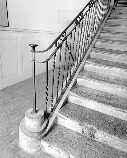 Rampe et départ d'escalier. © Yves Sancey / Région Bourgogne-Franche-Comté, Inventaire du patrimoine - 2003