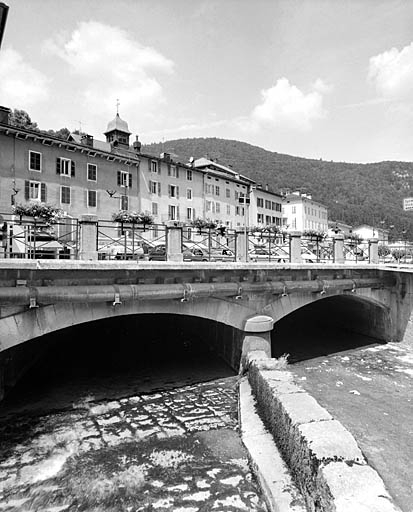 Tête amont, de trois quarts gauche. © Yves Sancey / Région Bourgogne-Franche-Comté, Inventaire du patrimoine - 2003