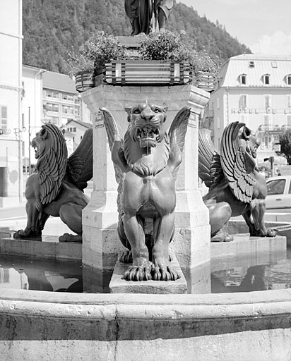 Vue d'ensemble des statues. © Yves Sancey / Région Bourgogne-Franche-Comté, Inventaire du patrimoine - 2003