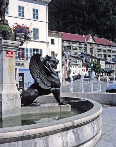 Statue vue du côté gauche. © Yves Sancey / Région Bourgogne-Franche-Comté, Inventaire du patrimoine - 2003