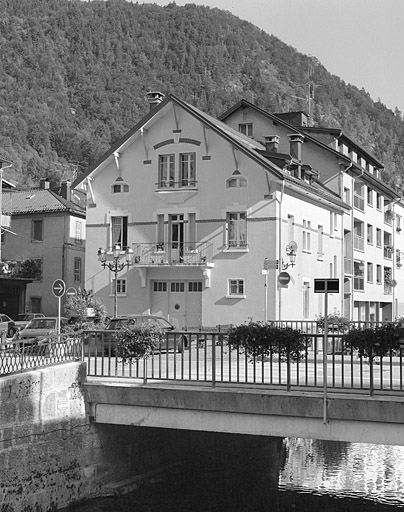 Vue d'ensemble, depuis l'ouest (cadrage vertical). © Yves Sancey / Région Bourgogne-Franche-Comté, Inventaire du patrimoine - 2003