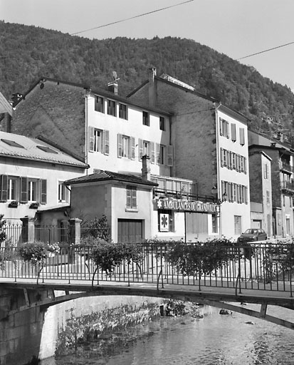 Vue d'ensemble de l'élévation postérieure et du Petit Quai, depuis l'ouest. © Yves Sancey / Région Bourgogne-Franche-Comté, Inventaire du patrimoine - 2003