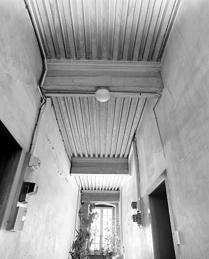 Plafond à la française dans le couloir du premier étage. © Yves Sancey / Région Bourgogne-Franche-Comté, Inventaire du patrimoine - 2003