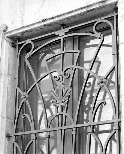 Façade latérale gauche : détail de la grille. © Yves Sancey / Région Bourgogne-Franche-Comté, Inventaire du patrimoine - 2003