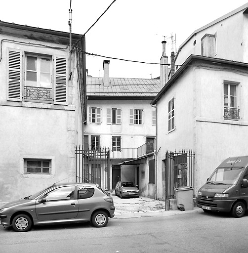 Vue d'ensemble rue des Promenades. © Yves Sancey / Région Bourgogne-Franche-Comté, Inventaire du patrimoine - 2003