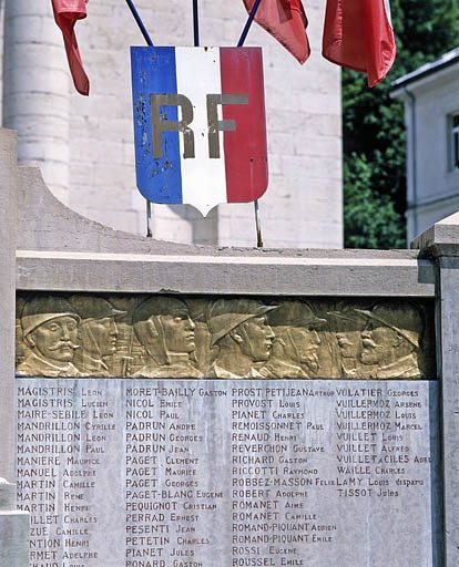 Bas-relief droit. © Yves Sancey / Région Bourgogne-Franche-Comté, Inventaire du patrimoine - 2003