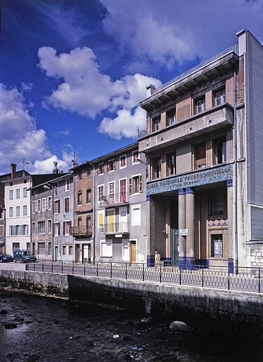 Le quai Aimé Lamy au niveau du lycée Victor Bérard. © Yves Sancey / Région Bourgogne-Franche-Comté, Inventaire du patrimoine - 2003 Le quai Aimé Lamy au niveau du lycée Victor Bérard. © Yves Sancey / Région Bourgogne-Franche-Comté, Inventaire du patrimoine - 2003