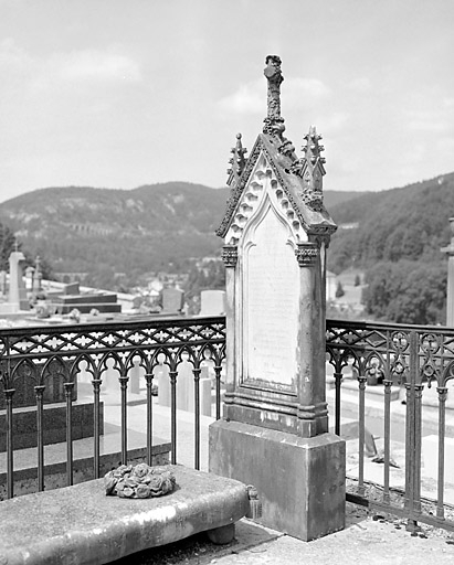 Tombeau de Julie Girod : la stèle. © Yves Sancey / Région Bourgogne-Franche-Comté, Inventaire du patrimoine - 2003