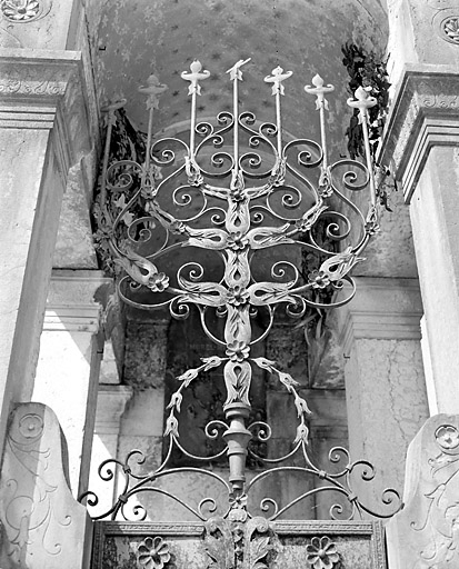 Grille : détail du chandelier. © Yves Sancey / Région Bourgogne-Franche-Comté, Inventaire du patrimoine - 2003