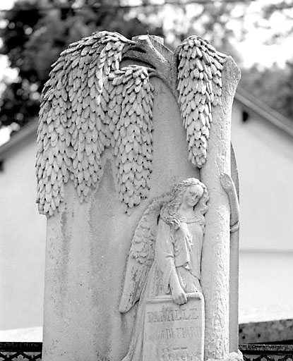 La stèle sculptée. © Yves Sancey / Région Bourgogne-Franche-Comté, Inventaire du patrimoine - 2003