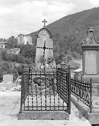 Vue d'ensemble, de face : grille de clôture. © Yves Sancey / Région Bourgogne-Franche-Comté, Inventaire du patrimoine - 2003