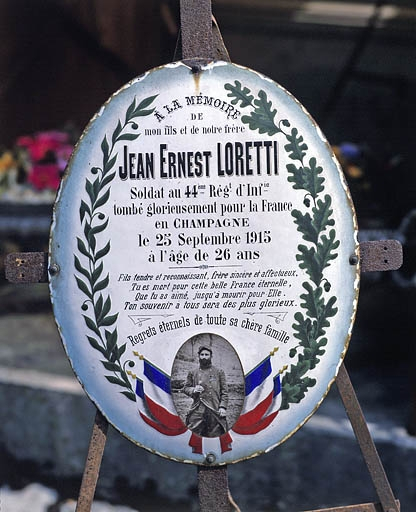 Plaque de Jean-Ernest Loretti. © Yves Sancey / Région Bourgogne-Franche-Comté, Inventaire du patrimoine - 2003