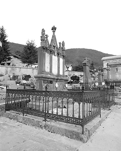 Vue d'ensemble : élévations antérieure et latérale gauche. © Yves Sancey / Région Bourgogne-Franche-Comté, Inventaire du patrimoine - 2003