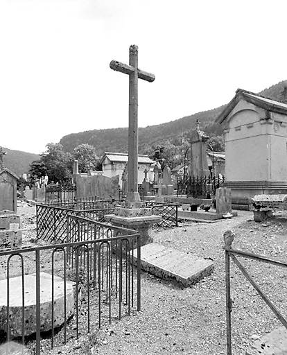 Vue d'ensemble, côté tombeau. © Yves Sancey / Région Bourgogne-Franche-Comté, Inventaire du patrimoine - 2003