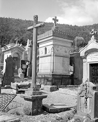 Vue d'ensemble des élévations postérieure et latérale gauche. © Yves Sancey / Région Bourgogne-Franche-Comté, Inventaire du patrimoine - 2003