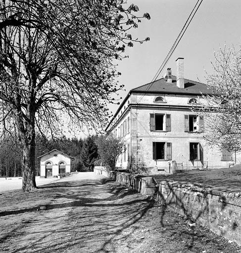 Façades est de la salle des machines et de l'atelier de fabrication. © Yves Sancey / Région Bourgogne-Franche-Comté, Inventaire du patrimoine - 2003