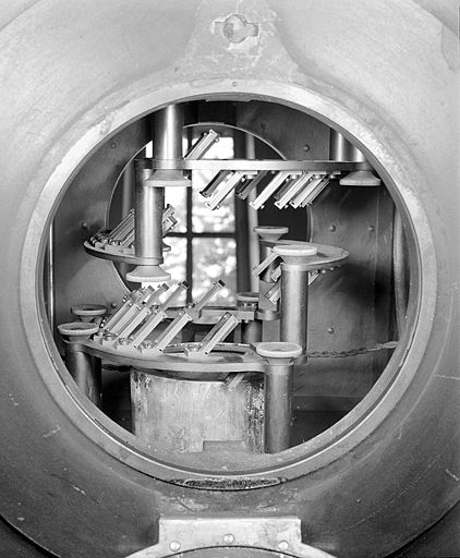 Mécanisme situé à l'intérieur du cube de la lunette, ouvert des deux côtés. © Jérôme Mongreville / Région Bourgogne-Franche-Comté, Inventaire du patrimoine - 2004 Mécanisme situé à l'intérieur du cube de la lunette, ouvert des deux côtés. © Jérôme Mongreville / Région Bourgogne-Franche-Comté, Inventaire du patrimoine - 2004