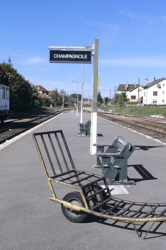 Quai central et brouette. © Yves Sancey / Région Bourgogne-Franche-Comté, Inventaire du patrimoine - 2004