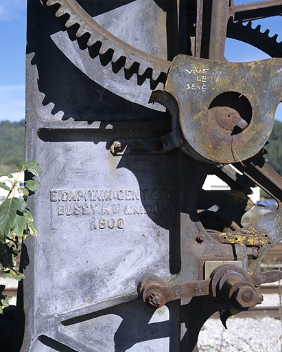 Date et inscription concernant le fabricant. © Yves Sancey / Région Bourgogne-Franche-Comté, Inventaire du patrimoine - 2004