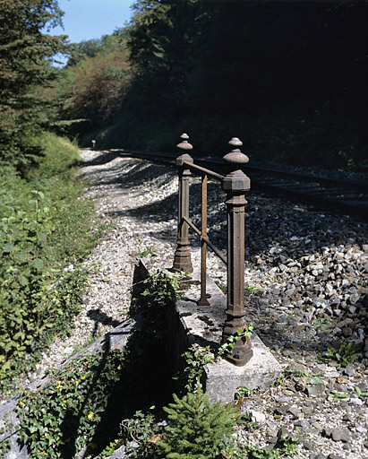 Garde-corps surmontant la tête occidentale. © Yves Sancey / Région Bourgogne-Franche-Comté, Inventaire du patrimoine - 2005