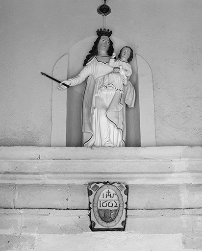 Vue de trois quarts droit en contre-plongée. © Yves Sancey / Région Bourgogne-Franche-Comté, Inventaire du patrimoine - 2005