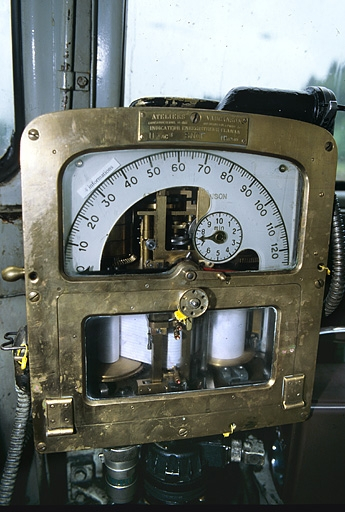 Intérieur, côté extrémité 1 : indicateur - enregistreur Flaman. © Yves Sancey / Région Bourgogne-Franche-Comté, Inventaire du patrimoine - 2005