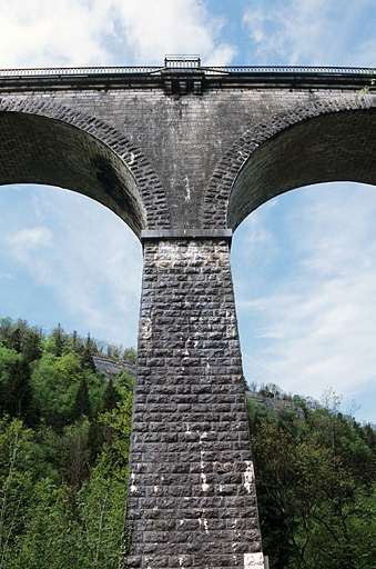 Pile en maçonnerie et refuge. © Yves Sancey / Région Bourgogne-Franche-Comté, Inventaire du patrimoine - 2005
