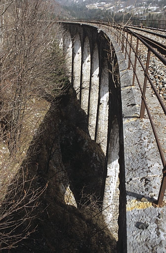 Elévation occidentale vue en enfilade, depuis le côté Andelot-en-Montagne. © Yves Sancey / Région Bourgogne-Franche-Comté, Inventaire du patrimoine - 2005