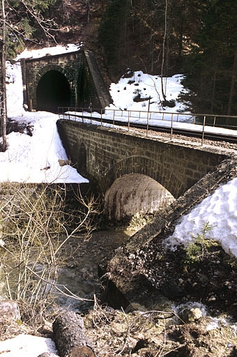 Vue d'ensemble, depuis le nord-ouest (amont). © Yves Sancey / Région Bourgogne-Franche-Comté, Inventaire du patrimoine - 2005
