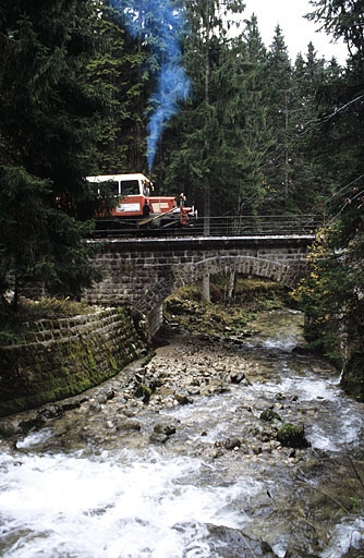 Elévation nord (amont), avec draisine. © Yves Sancey / Région Bourgogne-Franche-Comté, Inventaire du patrimoine - 2005