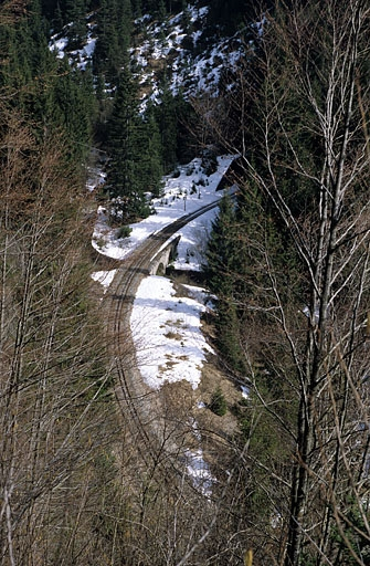 Vue d'ensemble plongeante, depuis le sud-ouest (côté Andelot-en-Montagne). © Yves Sancey / Région Bourgogne-Franche-Comté, Inventaire du patrimoine - 2005