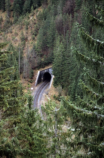Vue d'ensemble plongeante sur la tête côté La Cluse. © Yves Sancey / Région Bourgogne-Franche-Comté, Inventaire du patrimoine - 2005