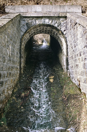Pont : vue d'ensemble, depuis le sud (aval). © Yves Sancey / Région Bourgogne-Franche-Comté, Inventaire du patrimoine - 2005