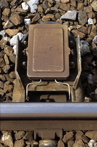 Pédale électromécanique Forfex : vue rapprochée. © Yves Sancey / Région Bourgogne-Franche-Comté, Inventaire du patrimoine - 2005 Pédale électromécanique Forfex : vue rapprochée. © Yves Sancey / Région Bourgogne-Franche-Comté, Inventaire du patrimoine - 2005