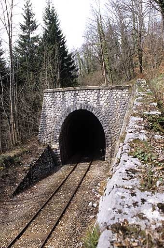 Tête côté Andelot-en-Montagne. © Yves Sancey / Région Bourgogne-Franche-Comté, Inventaire du patrimoine - 2005 Tête côté Andelot-en-Montagne. © Yves Sancey / Région Bourgogne-Franche-Comté, Inventaire du patrimoine - 2005