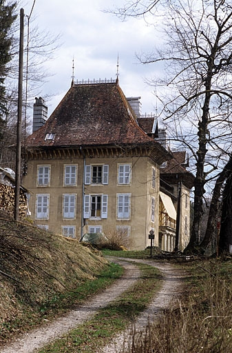 Façade antérieure, de trois quarts gauche. © Yves Sancey / Région Bourgogne-Franche-Comté, Inventaire du patrimoine - 2005