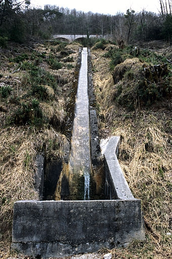 Viaduc de la Grande Roche : partie inférieure de l'aqueduc. © Yves Sancey / Région Bourgogne-Franche-Comté, Inventaire du patrimoine - 2005