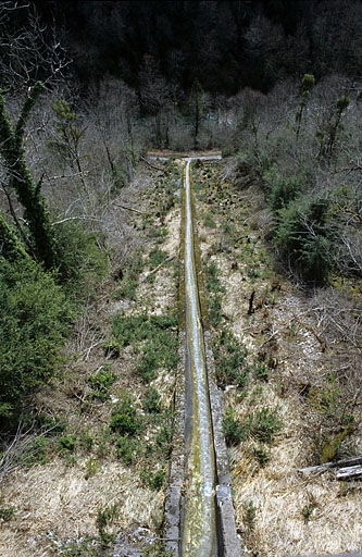 Viaduc de la Grande Roche : vue d'ensemble plongeante sur l'aqueduc. © Yves Sancey / Région Bourgogne-Franche-Comté, Inventaire du patrimoine - 2005