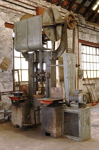 Vue trois quarts droite d'une presse (A sur le plan de localisation). © Jérôme Mongreville / Région Bourgogne-Franche-Comté, Inventaire du patrimoine - 2005
