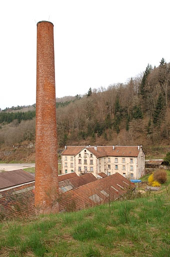 Vue plongeante depuis le nord-est (cadrage vertical). © Jérôme Mongreville / Région Bourgogne-Franche-Comté, Inventaire du patrimoine - 2005 Vue plongeante depuis le nord-est (cadrage vertical). © Jérôme Mongreville / Région Bourgogne-Franche-Comté, Inventaire du patrimoine - 2005