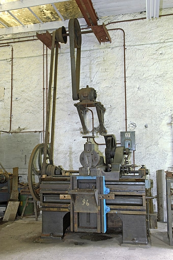 Vue de face avec le moteur et sa transmission. © Jérôme Mongreville / Région Bourgogne-Franche-Comté, Inventaire du patrimoine - 2005 Vue de face avec le moteur et sa transmission. © Jérôme Mongreville / Région Bourgogne-Franche-Comté, Inventaire du patrimoine - 2005