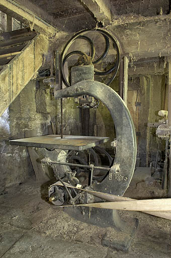 Rez-de-chaussée. Scie à ruban J. Guilliet - Egré et Cie. © Jérôme Mongreville / Région Bourgogne-Franche-Comté, Inventaire du patrimoine - 2005
