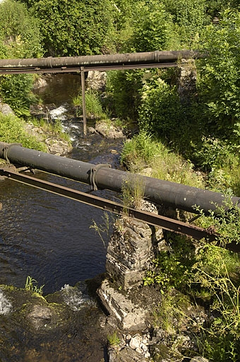 Conduites forcées enjambant le Breuchin. © Jérôme Mongreville / Région Bourgogne-Franche-Comté, Inventaire du patrimoine - 2005