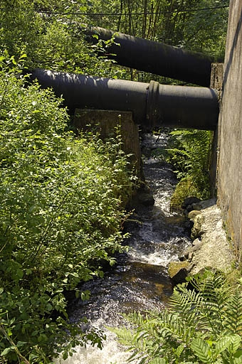 Arrivée des conduites forcées. © Jérôme Mongreville / Région Bourgogne-Franche-Comté, Inventaire du patrimoine - 2005
