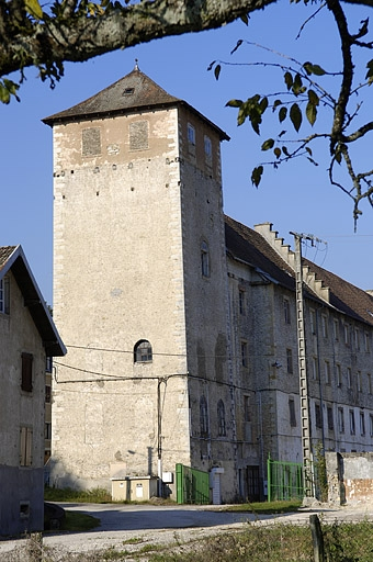 Tour de séchage à l'extrémité ouest de l'atelier de fabrication à étages. © Jérôme Mongreville / Région Bourgogne-Franche-Comté, Inventaire du patrimoine - 2005