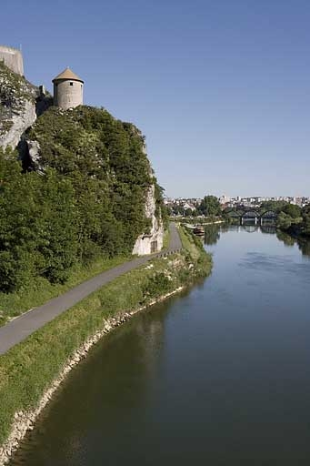 Vue d'ensemble du site depuis l'amont. © Yves Sancey / Région Bourgogne-Franche-Comté, Inventaire du patrimoine - 2006